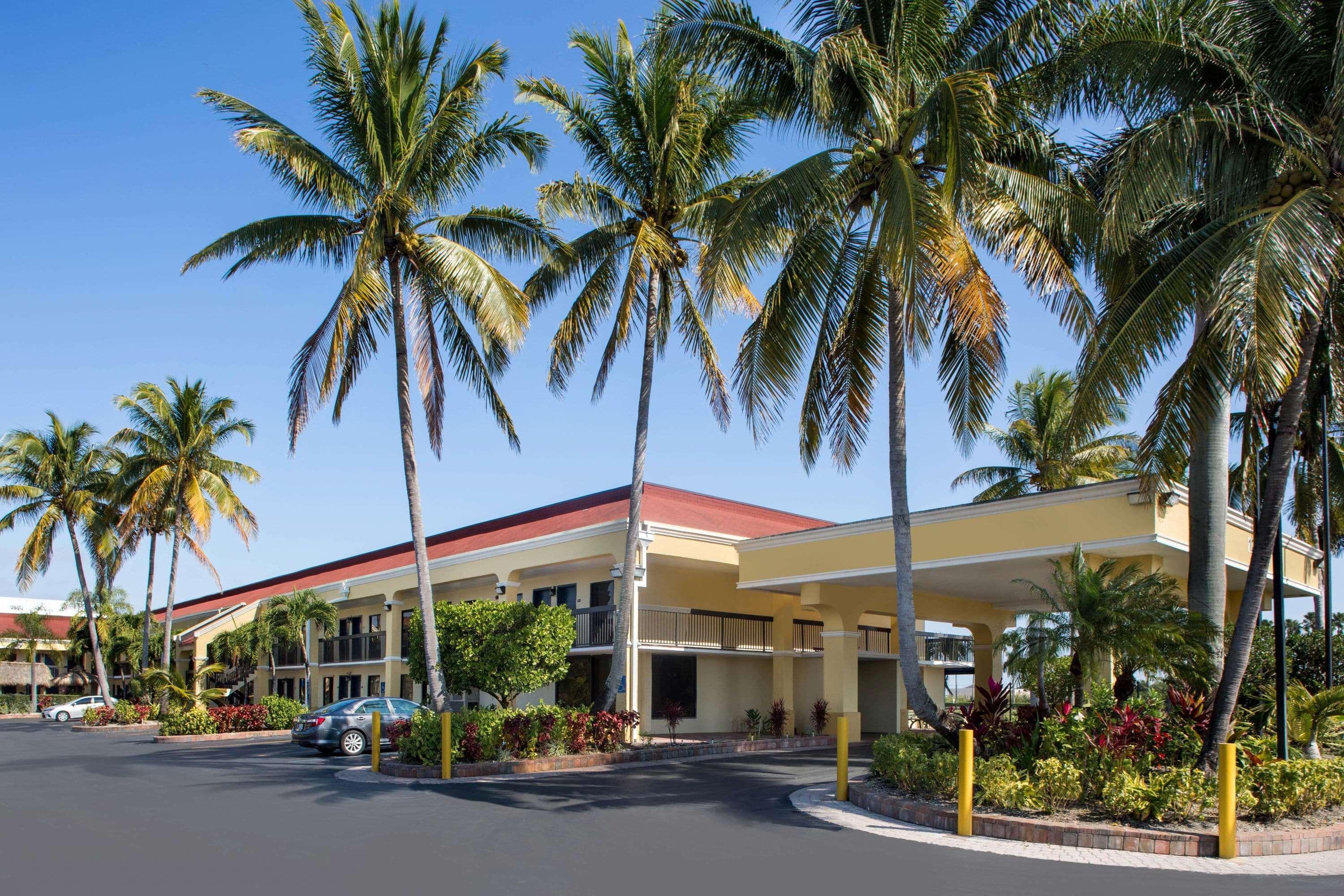 Days Inn By Wyndham Florida City Exteriör bild