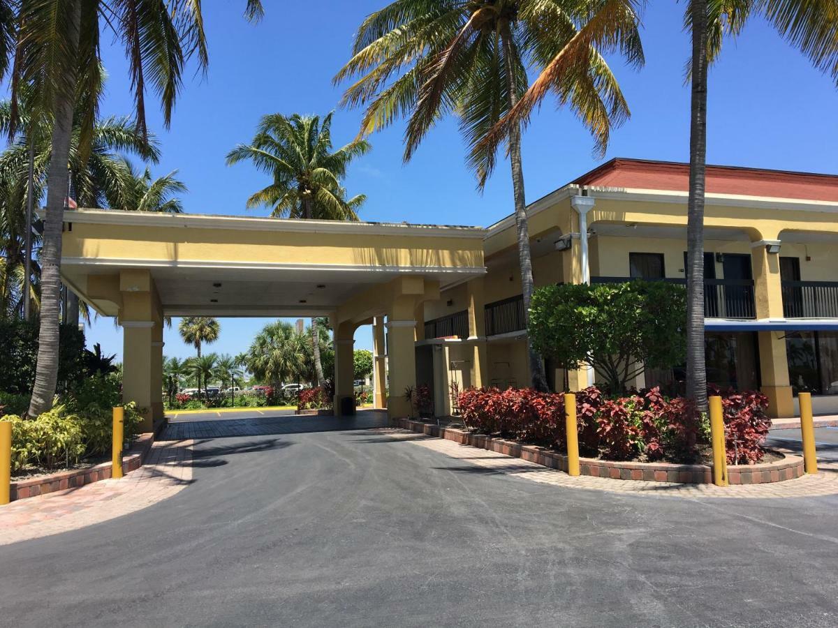 Days Inn By Wyndham Florida City Exteriör bild